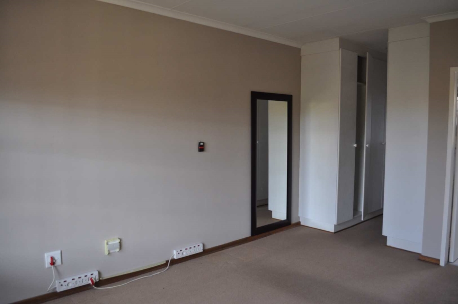 To Let 2 Bedroom Property for Rent in Faerie Glen Gauteng