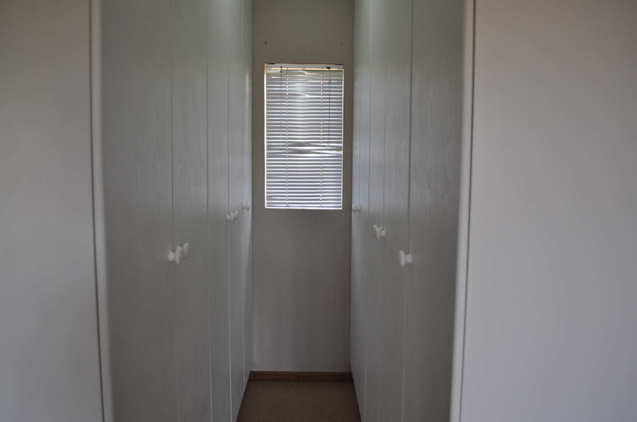 To Let 2 Bedroom Property for Rent in Faerie Glen Gauteng
