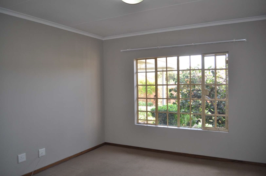 To Let 2 Bedroom Property for Rent in Faerie Glen Gauteng