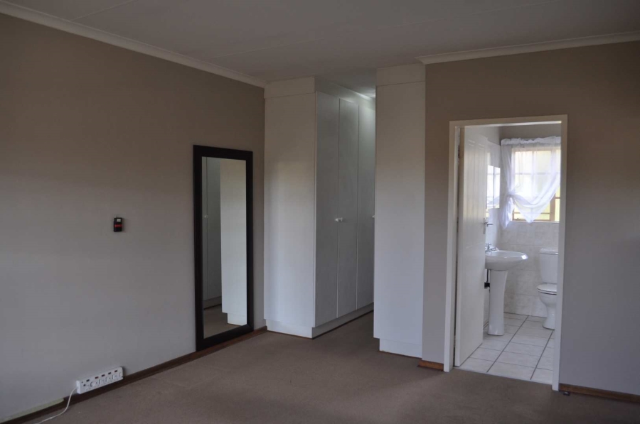 To Let 2 Bedroom Property for Rent in Faerie Glen Gauteng