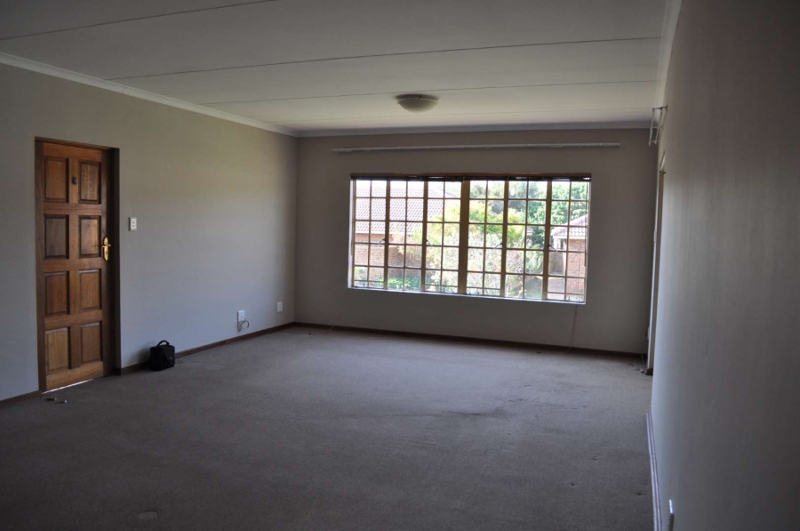 To Let 2 Bedroom Property for Rent in Faerie Glen Gauteng