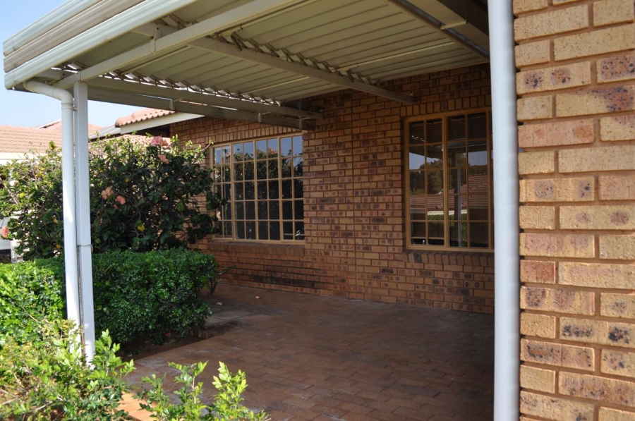 To Let 2 Bedroom Property for Rent in Faerie Glen Gauteng