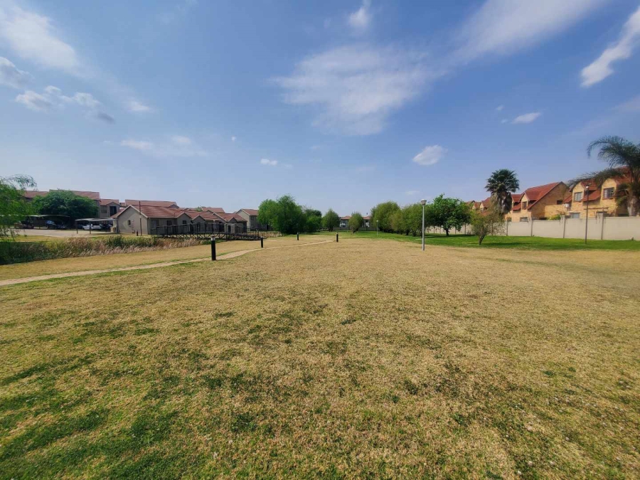1 Bedroom Property for Sale in Willowbrook Gauteng