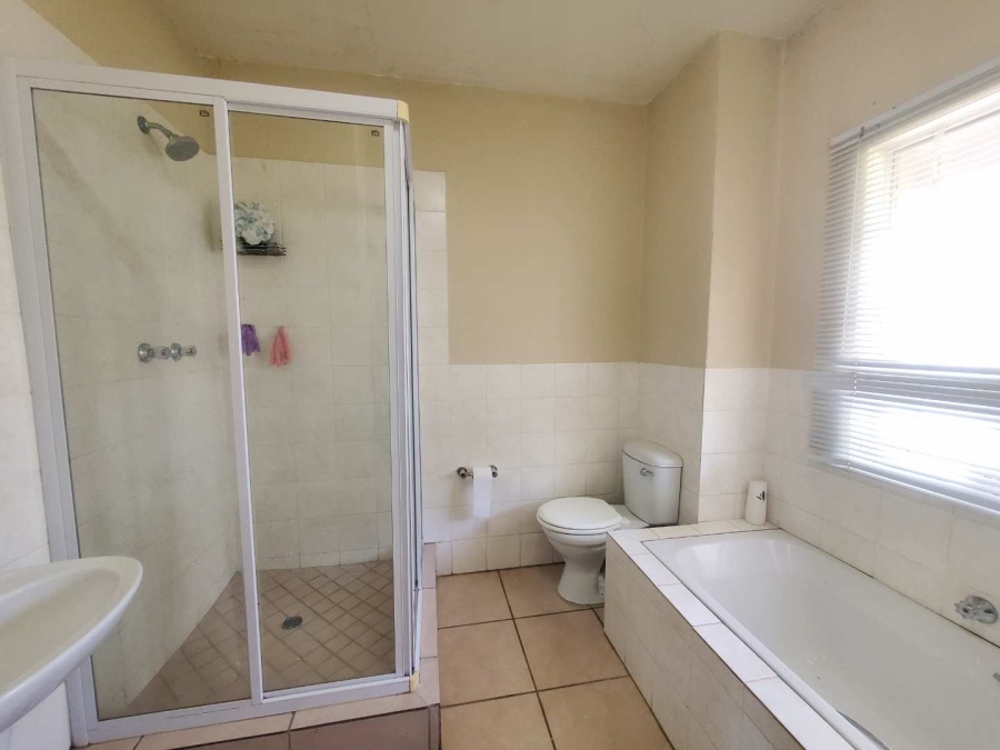 1 Bedroom Property for Sale in Willowbrook Gauteng