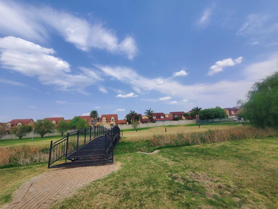 1 Bedroom Property for Sale in Willowbrook Gauteng