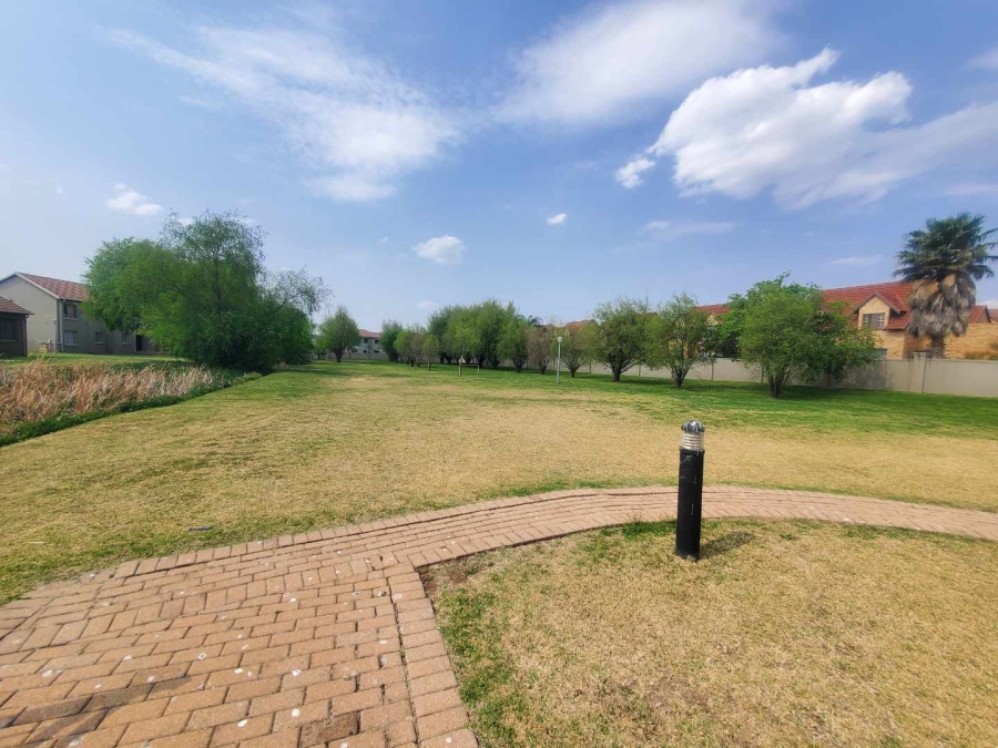 1 Bedroom Property for Sale in Willowbrook Gauteng