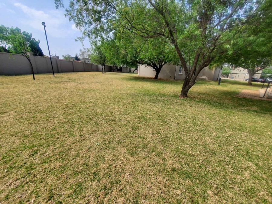 1 Bedroom Property for Sale in Willowbrook Gauteng