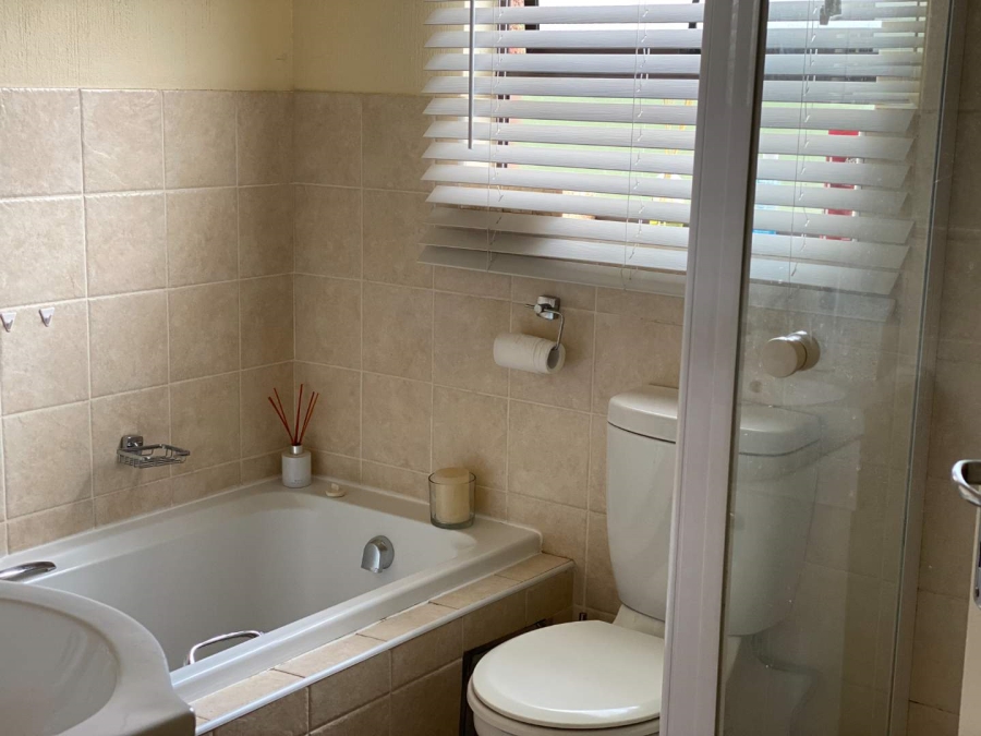 2 Bedroom Property for Sale in Helderkruin Gauteng