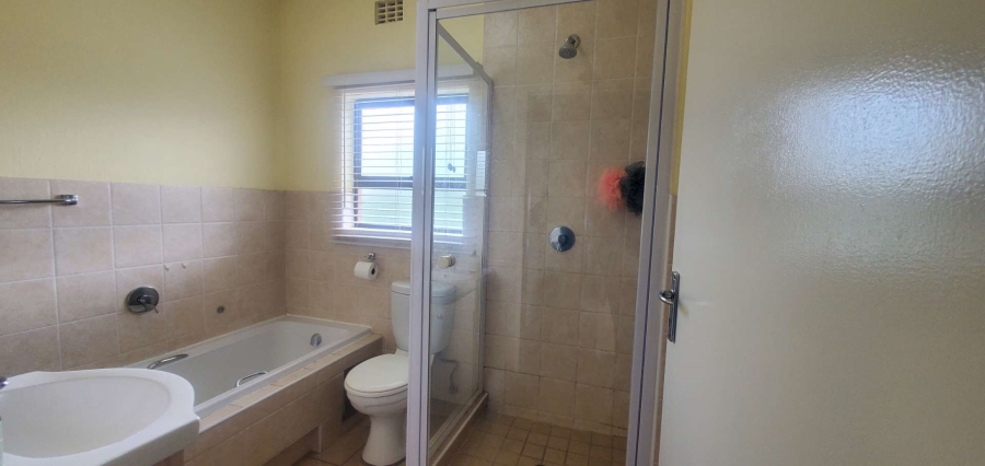 2 Bedroom Property for Sale in Helderkruin Gauteng