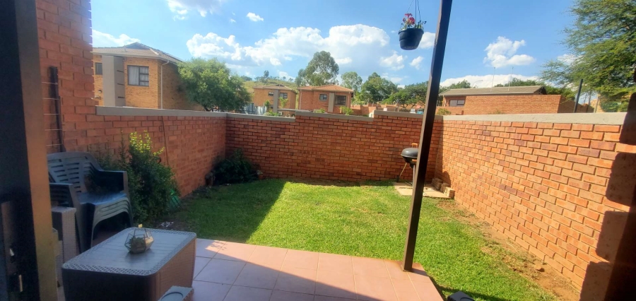 2 Bedroom Property for Sale in Helderkruin Gauteng
