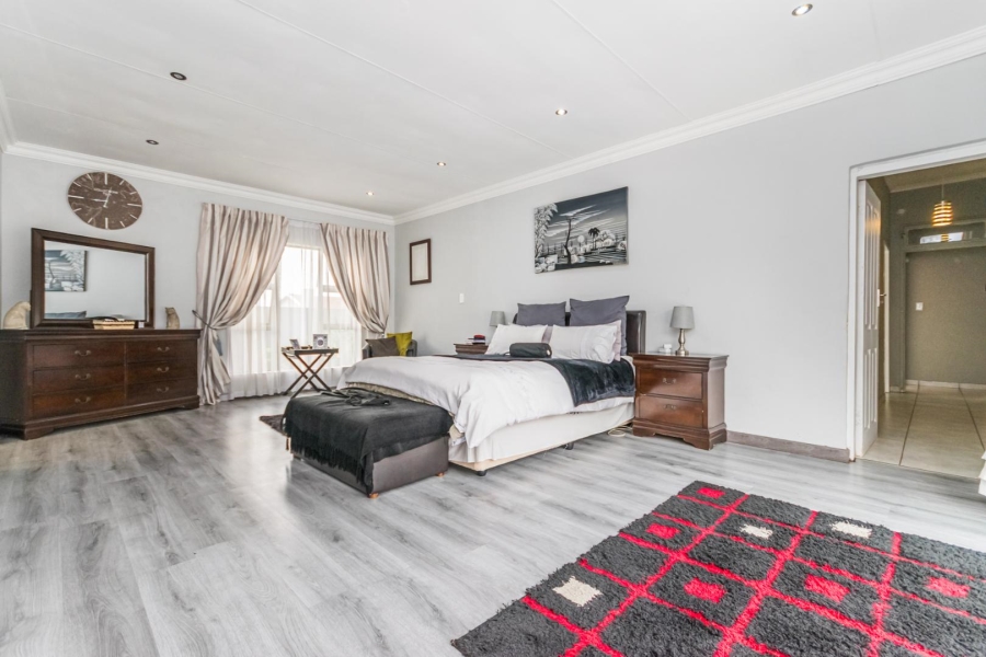 4 Bedroom Property for Sale in Ontdekkerspark Gauteng