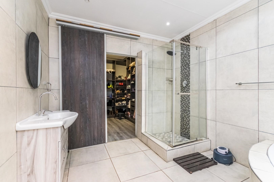 4 Bedroom Property for Sale in Ontdekkerspark Gauteng