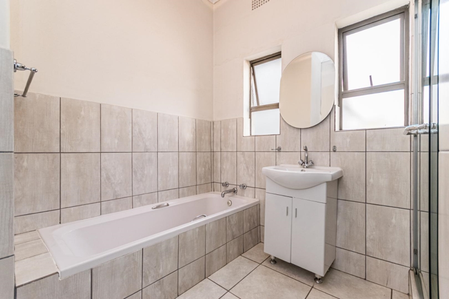 4 Bedroom Property for Sale in Ontdekkerspark Gauteng