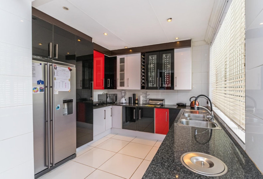 4 Bedroom Property for Sale in Ontdekkerspark Gauteng