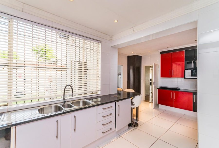 4 Bedroom Property for Sale in Ontdekkerspark Gauteng