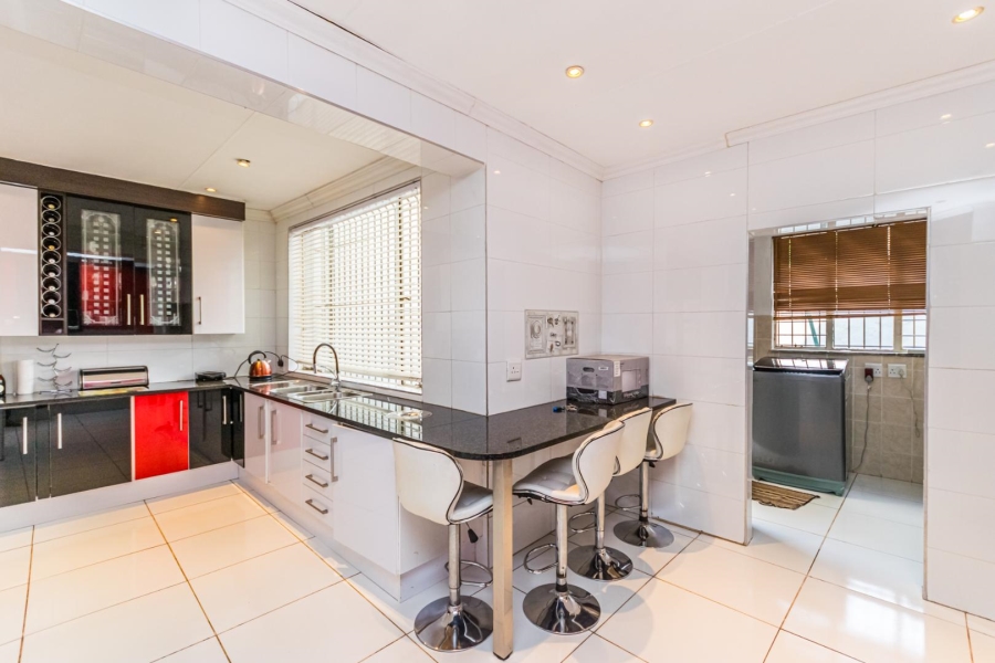 4 Bedroom Property for Sale in Ontdekkerspark Gauteng