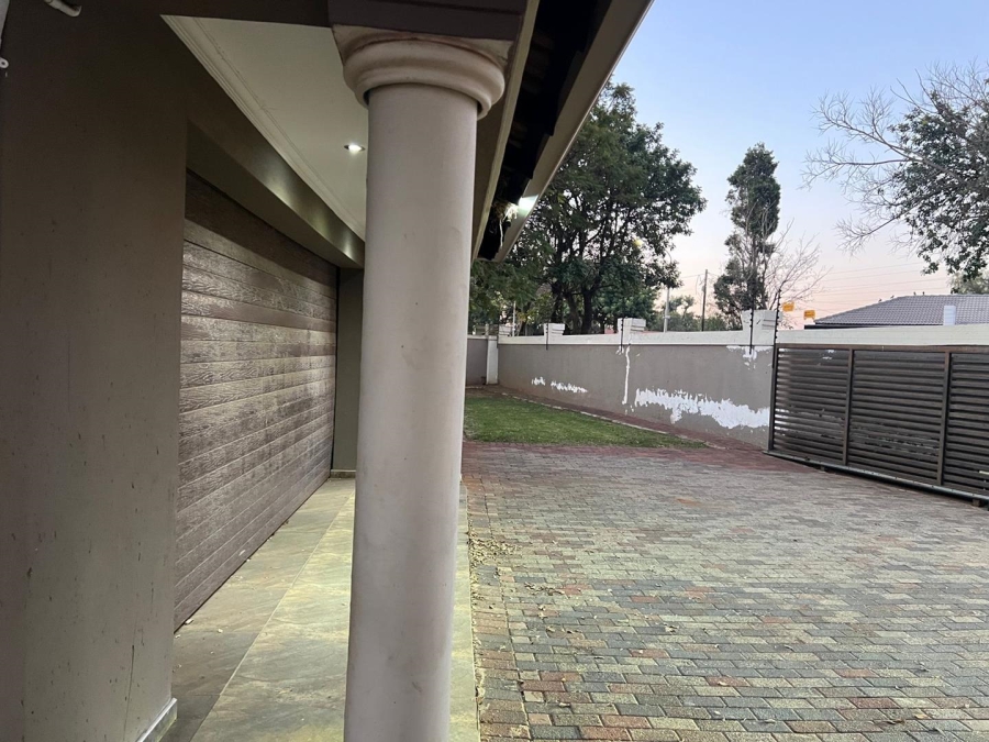 3 Bedroom Property for Sale in Dawn Park Gauteng