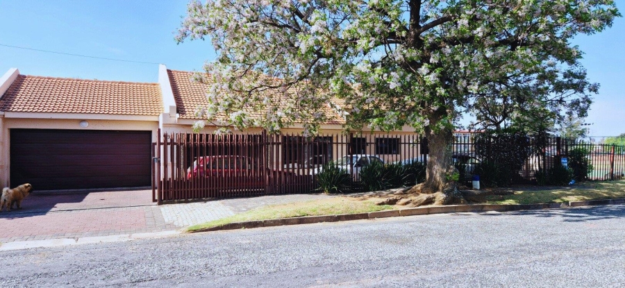 3 Bedroom Property for Sale in Robertsham Gauteng