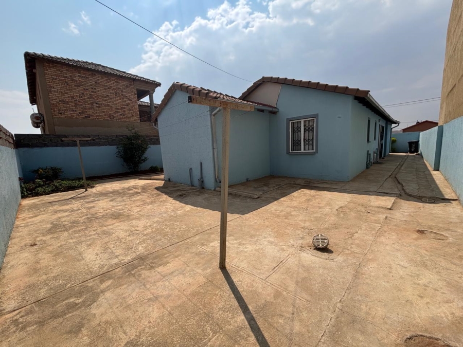 3 Bedroom Property for Sale in Protea Glen Gauteng