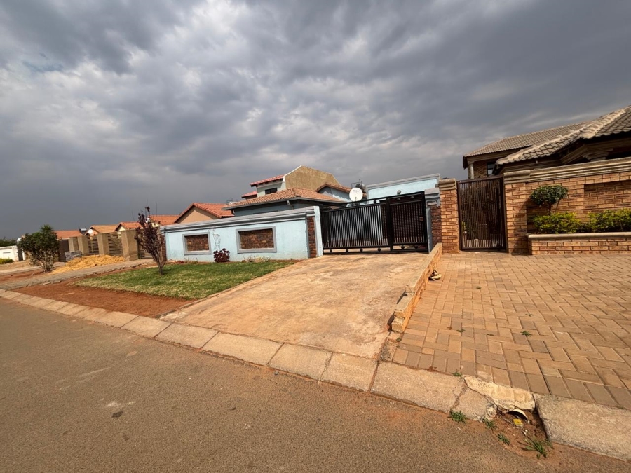 3 Bedroom Property for Sale in Protea Glen Gauteng