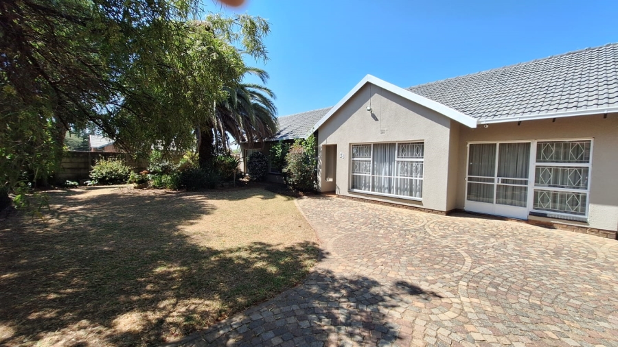 4 Bedroom Property for Sale in Mayberry Park Gauteng