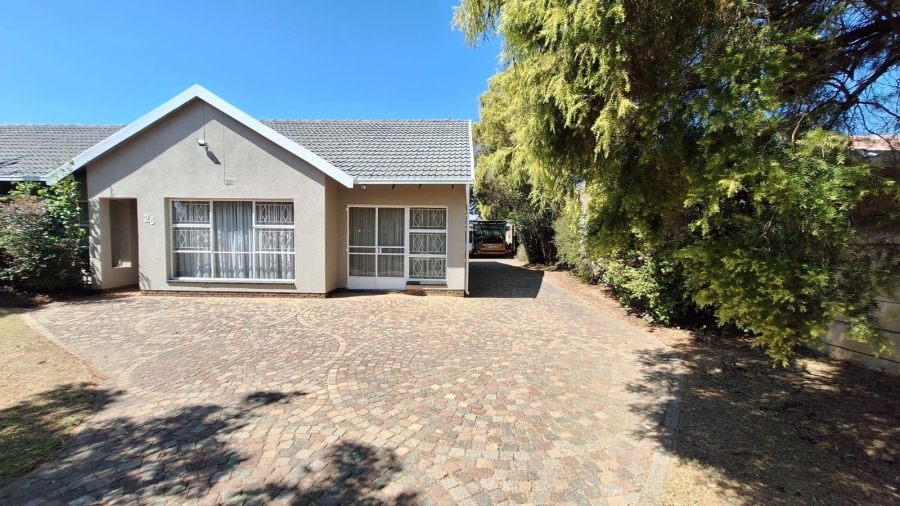 4 Bedroom Property for Sale in Mayberry Park Gauteng