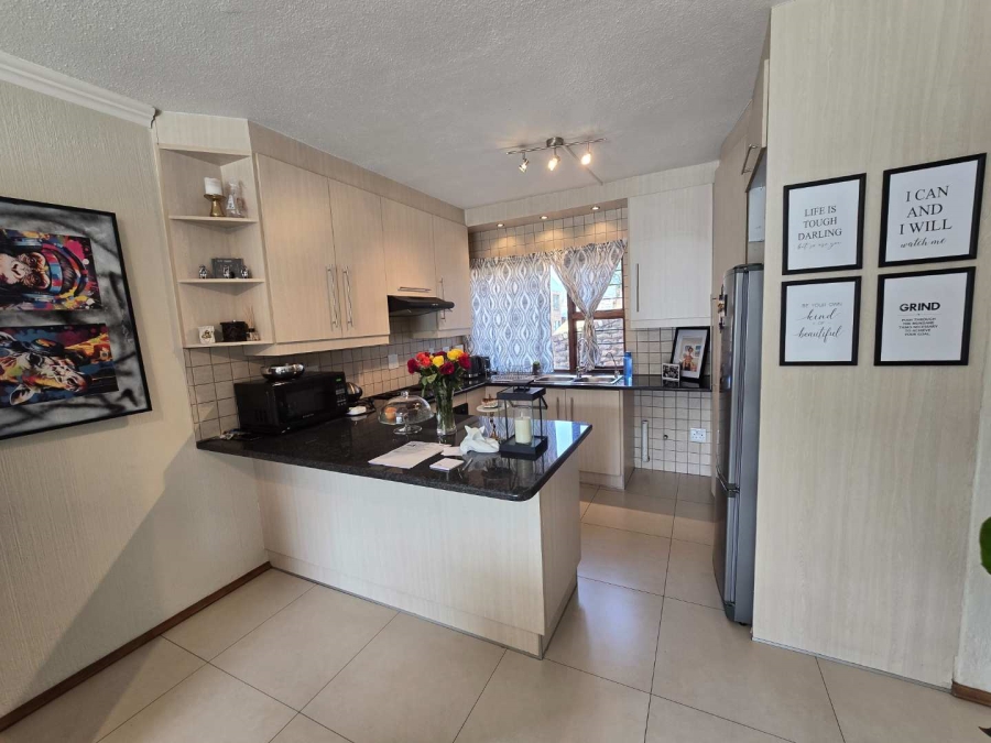 1 Bedroom Property for Sale in Bassonia Gauteng