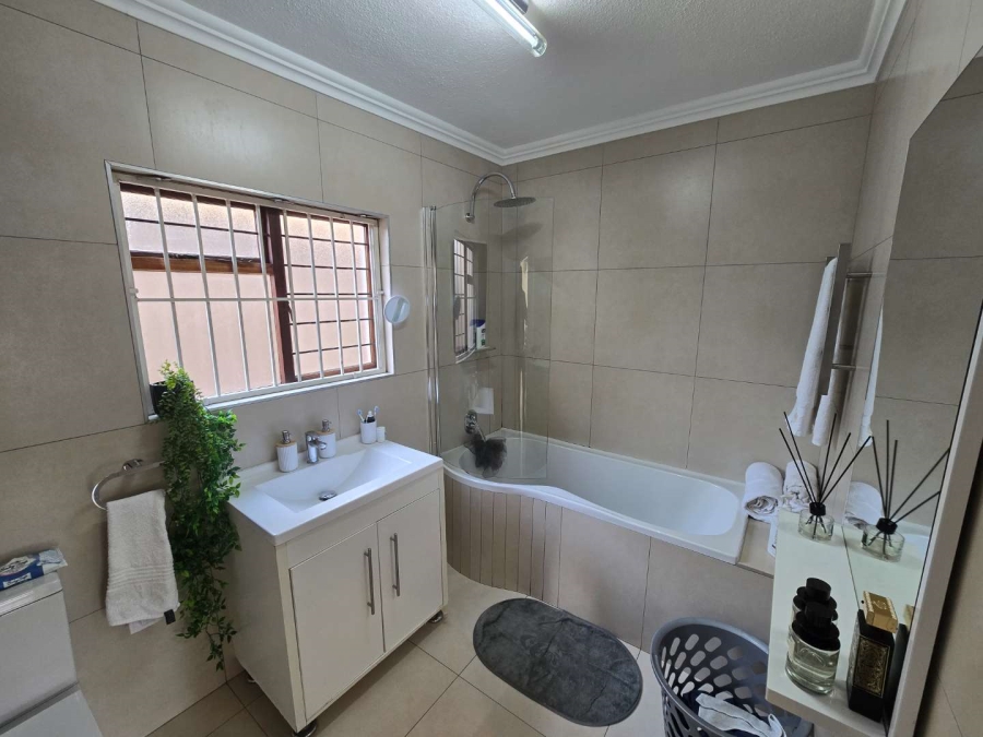 1 Bedroom Property for Sale in Bassonia Gauteng