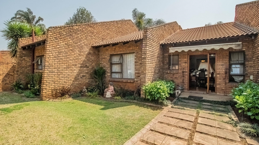 4 Bedroom Property for Sale in Lakefield Gauteng