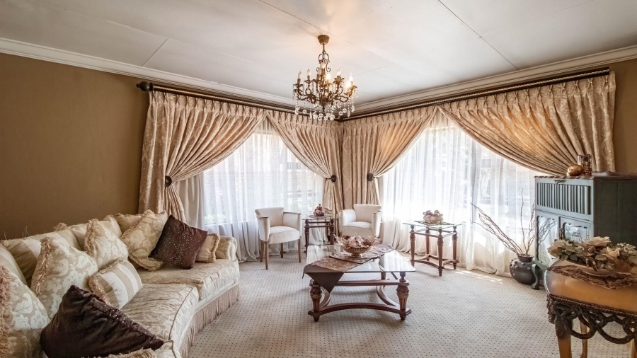 4 Bedroom Property for Sale in Lakefield Gauteng