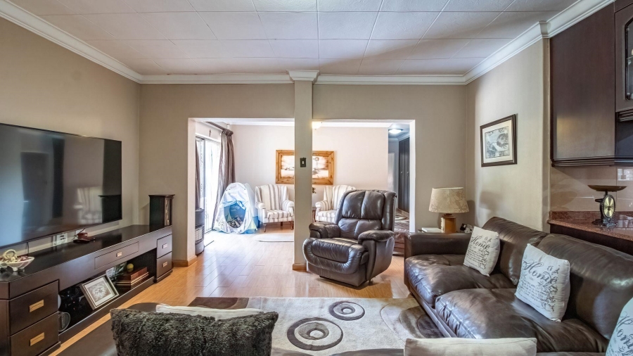 4 Bedroom Property for Sale in Lakefield Gauteng