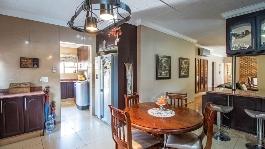 4 Bedroom Property for Sale in Lakefield Gauteng