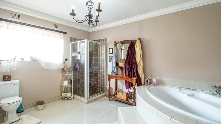 4 Bedroom Property for Sale in Lakefield Gauteng