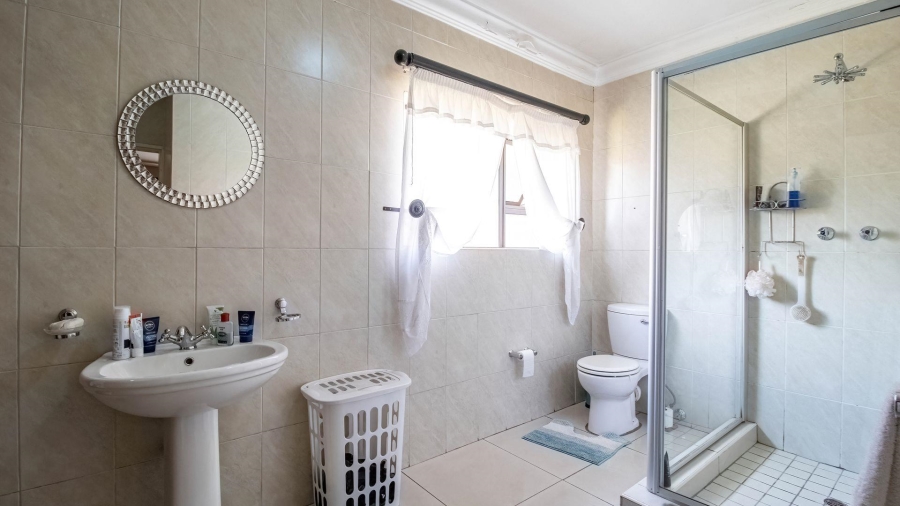 4 Bedroom Property for Sale in Lakefield Gauteng