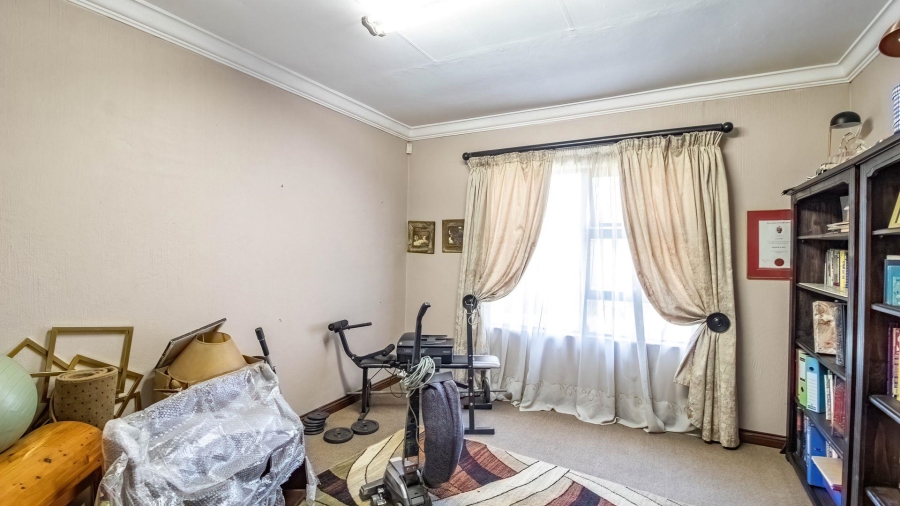 4 Bedroom Property for Sale in Lakefield Gauteng