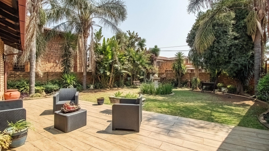 4 Bedroom Property for Sale in Lakefield Gauteng