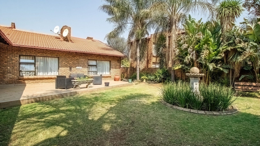 4 Bedroom Property for Sale in Lakefield Gauteng