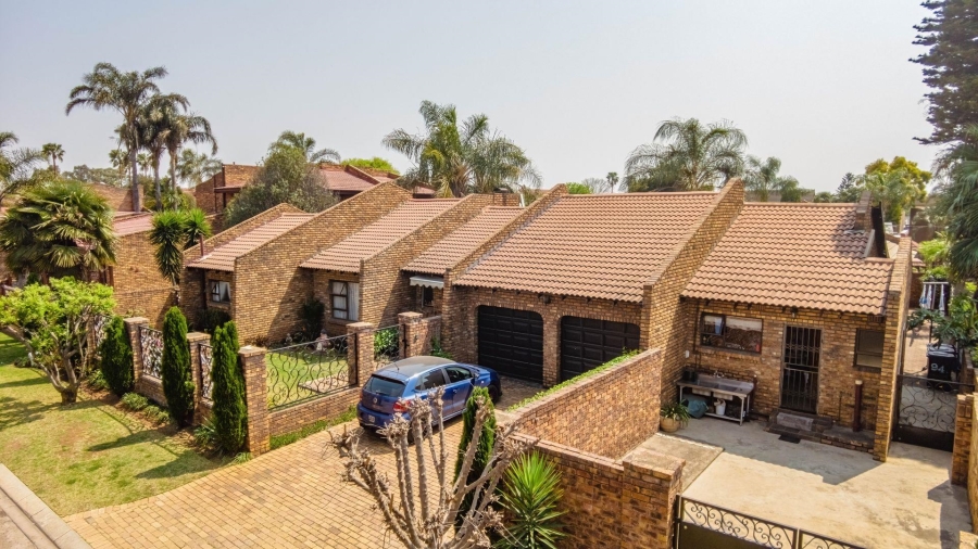 4 Bedroom Property for Sale in Lakefield Gauteng