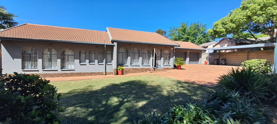 4 Bedroom Property for Sale in Glenvista Gauteng