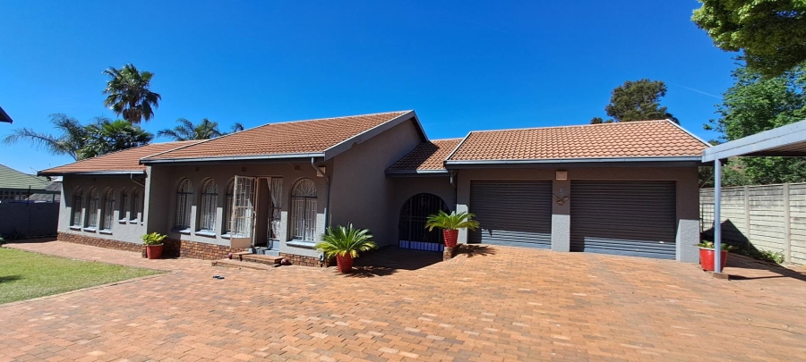 4 Bedroom Property for Sale in Glenvista Gauteng