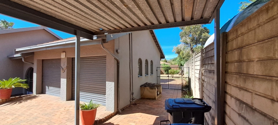 4 Bedroom Property for Sale in Glenvista Gauteng