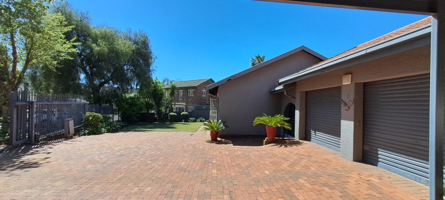 4 Bedroom Property for Sale in Glenvista Gauteng
