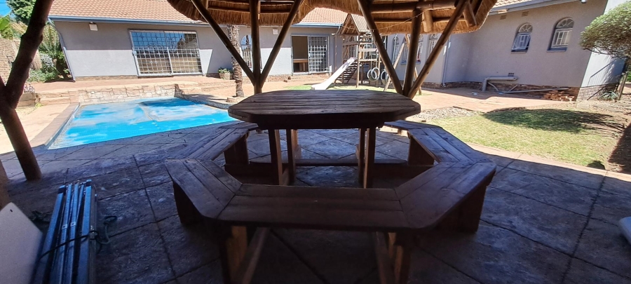 4 Bedroom Property for Sale in Glenvista Gauteng