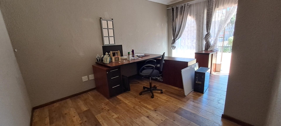 4 Bedroom Property for Sale in Glenvista Gauteng