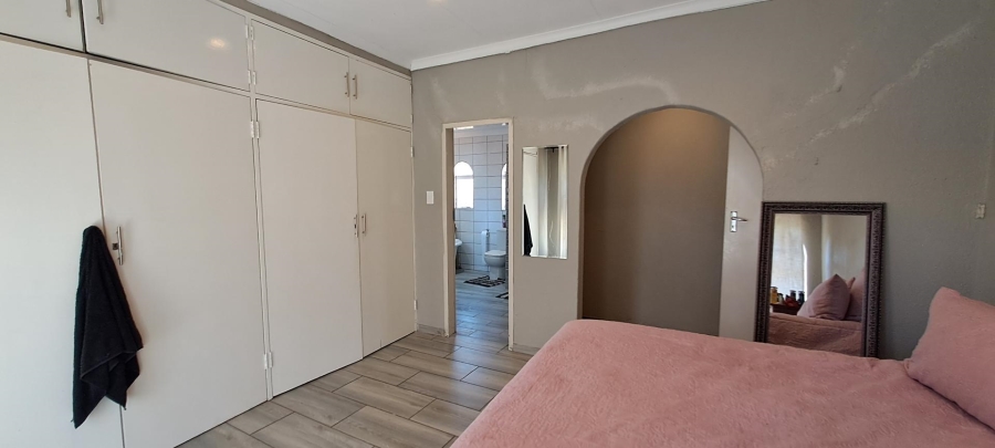 4 Bedroom Property for Sale in Glenvista Gauteng