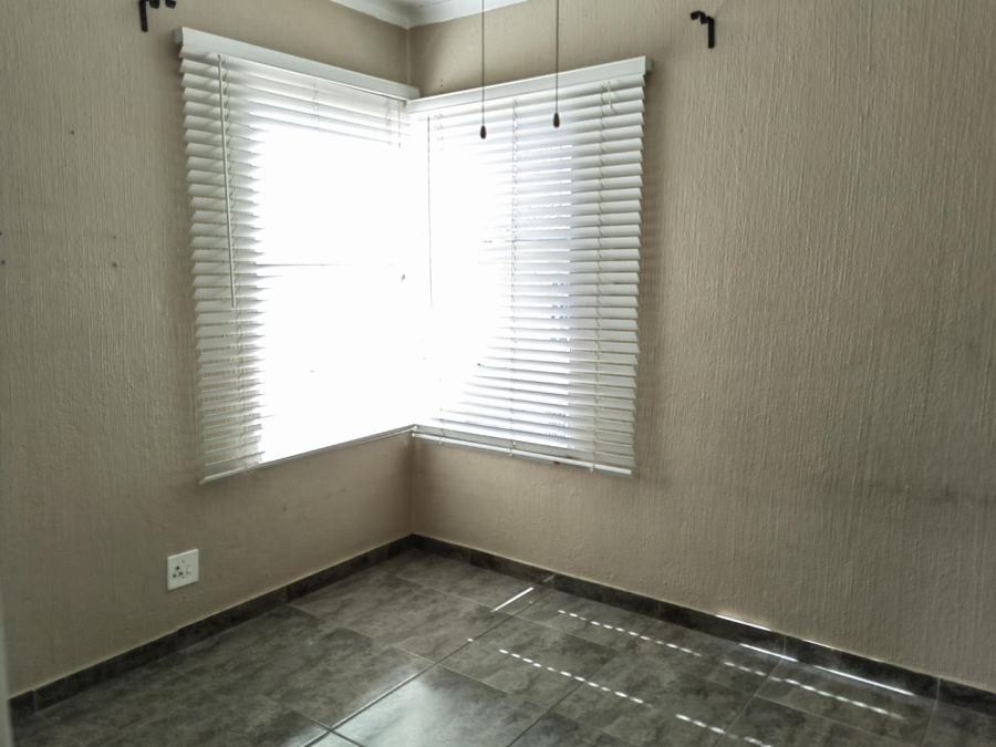 2 Bedroom Property for Sale in Raceview Gauteng