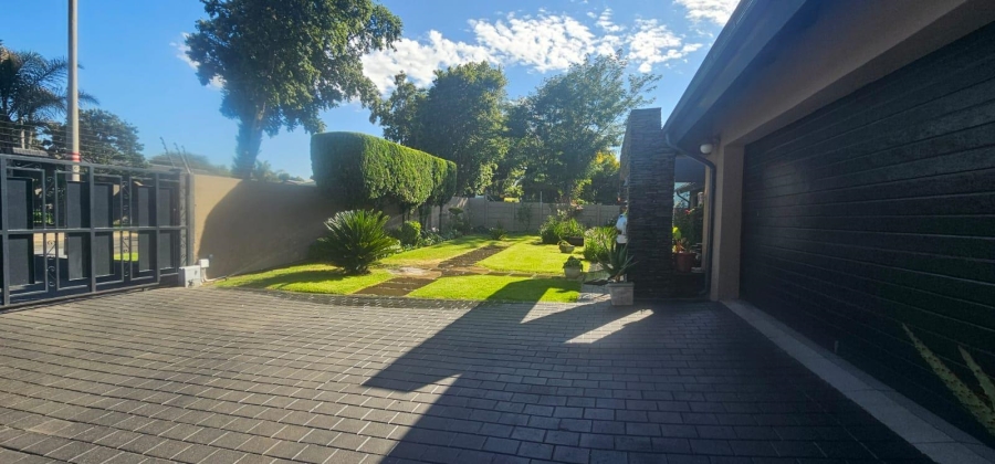 4 Bedroom Property for Sale in Brackendowns Gauteng