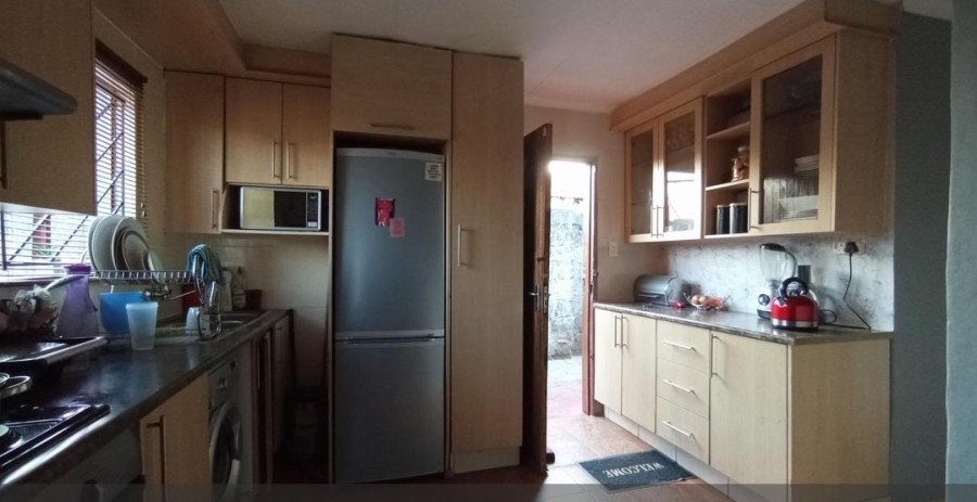 3 Bedroom Property for Sale in Clayville Gauteng