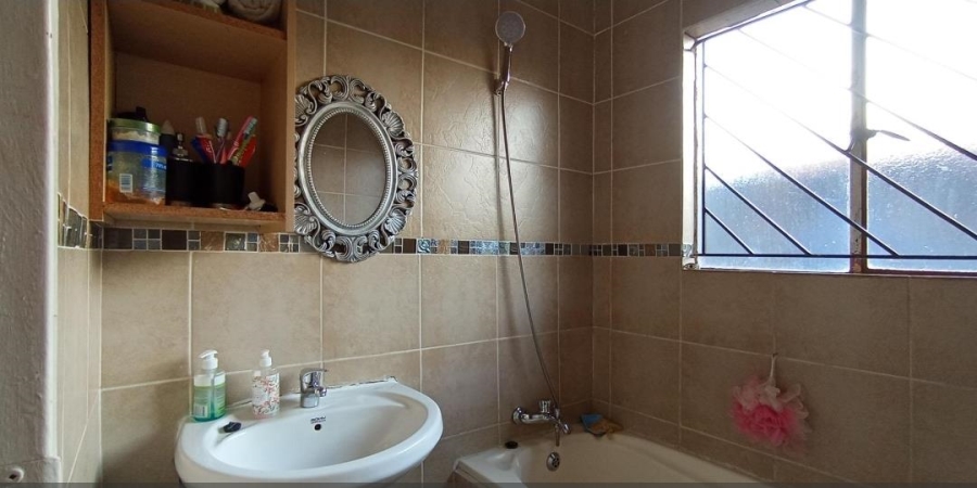 3 Bedroom Property for Sale in Clayville Gauteng