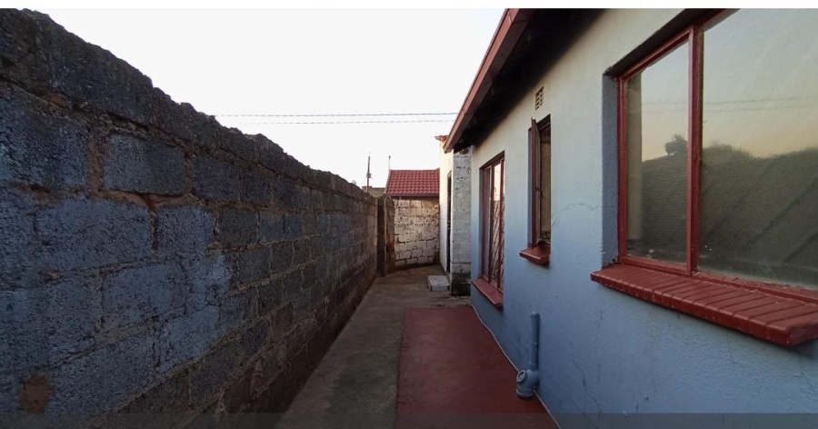 3 Bedroom Property for Sale in Clayville Gauteng